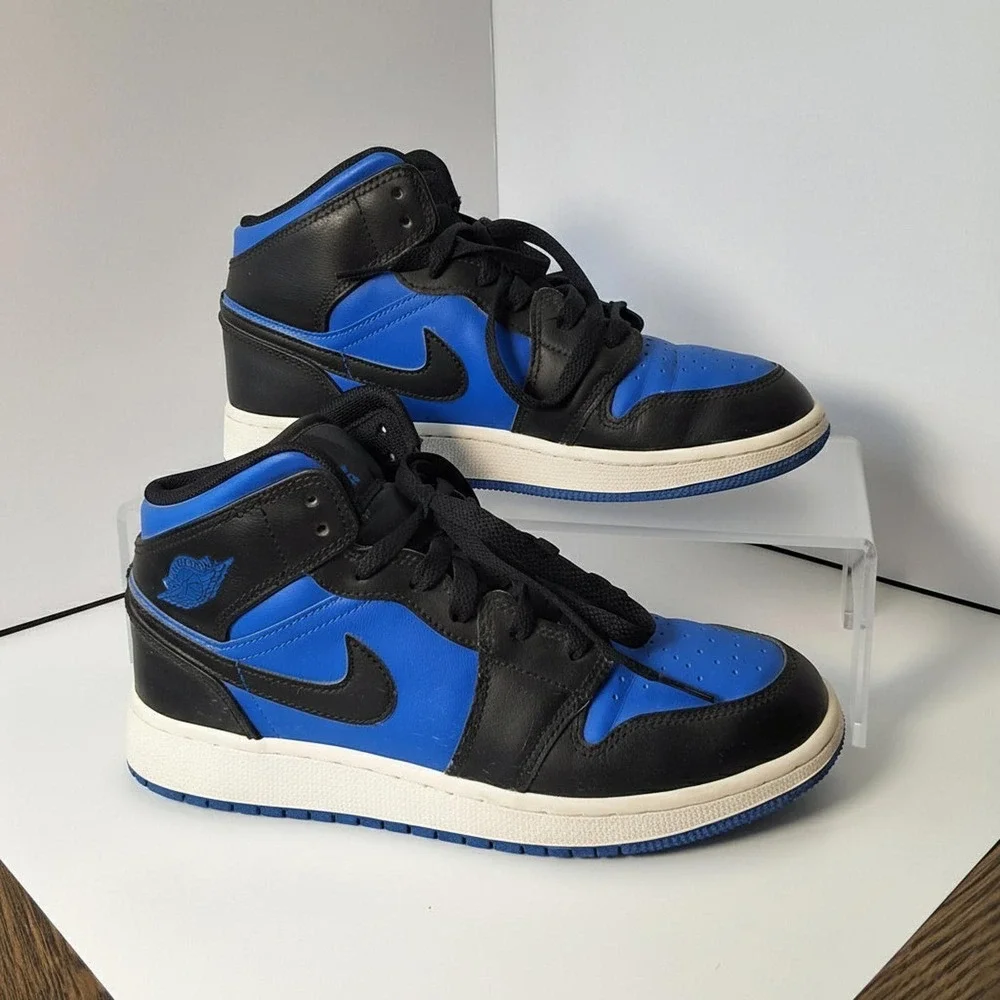 Air Jordan Sneakers - Youth‎ Size 5Y